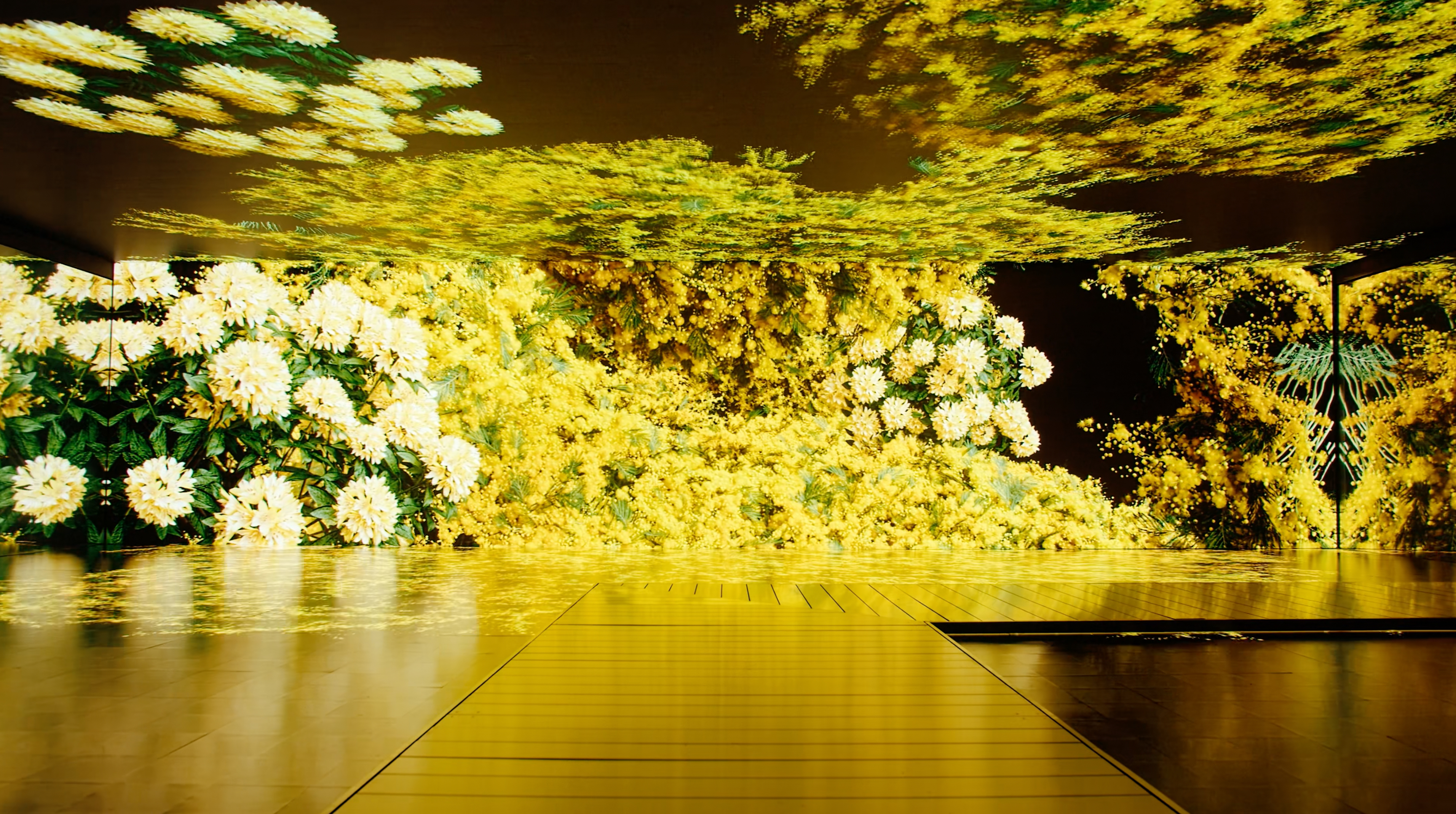 Walls and ceiling in yellow flowers from the exhibition Bloomtanica in Genesis House New York, made in collaboration with Blackspace GmbH and Jeff Leatham.