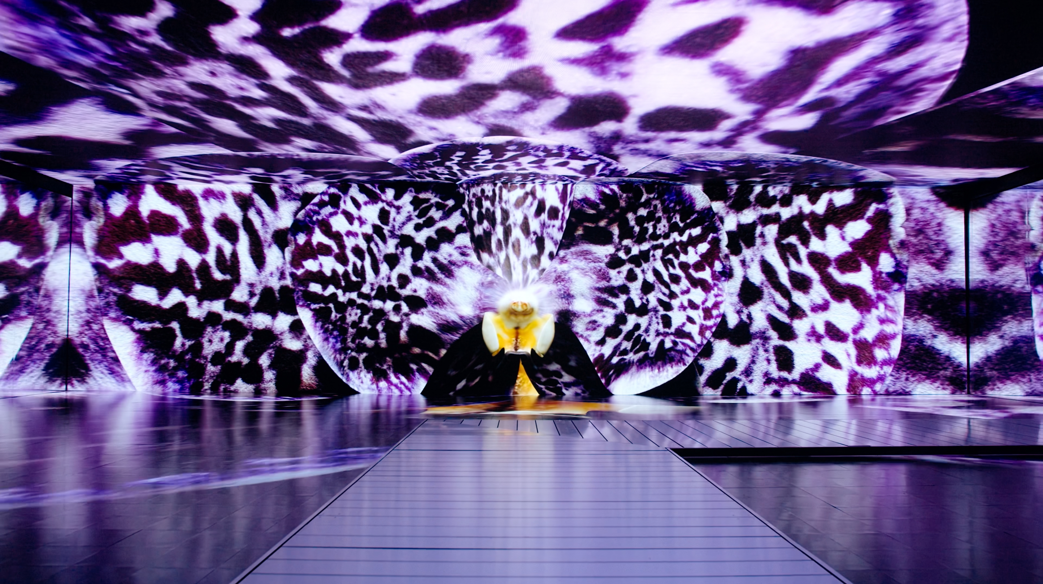 Wall and ceiling of a purple orchid from the exhibition Bloomtanica in Genesis House New York, made in collaboration with Blackspace GmbH and Jeff Leatham.